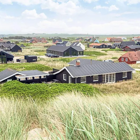 12 Person In Harboore-by Traum * Vrist