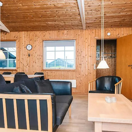 12 Person In Harboore-by Traum * Vrist