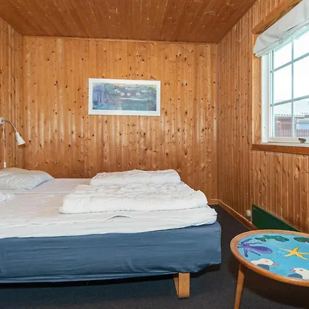 12 Person In Harboore-by Traum