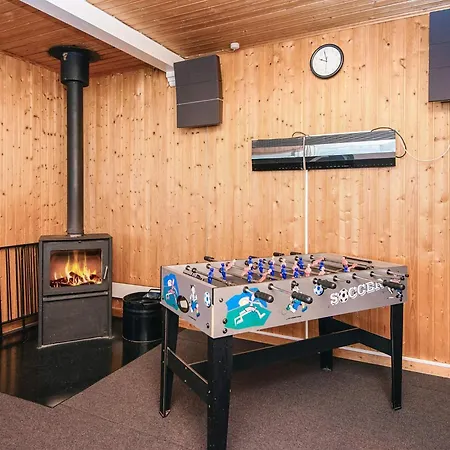 12 Person In Harboore-by Traum * Vrist