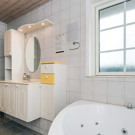 12 Person In Harboore-by Traum