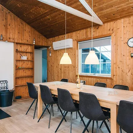 12 Person In Harboore-by Traum